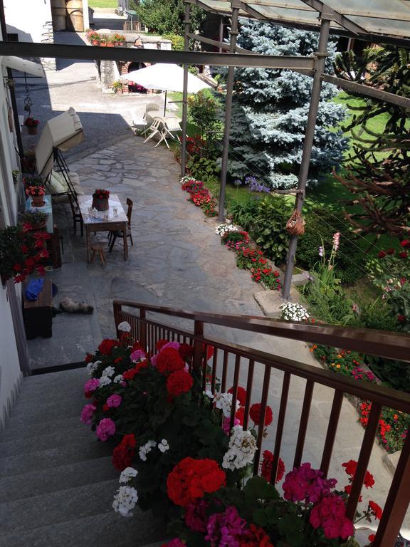 Agriturismo La Grange Пон-Сен-Мартен Екстер'єр фото