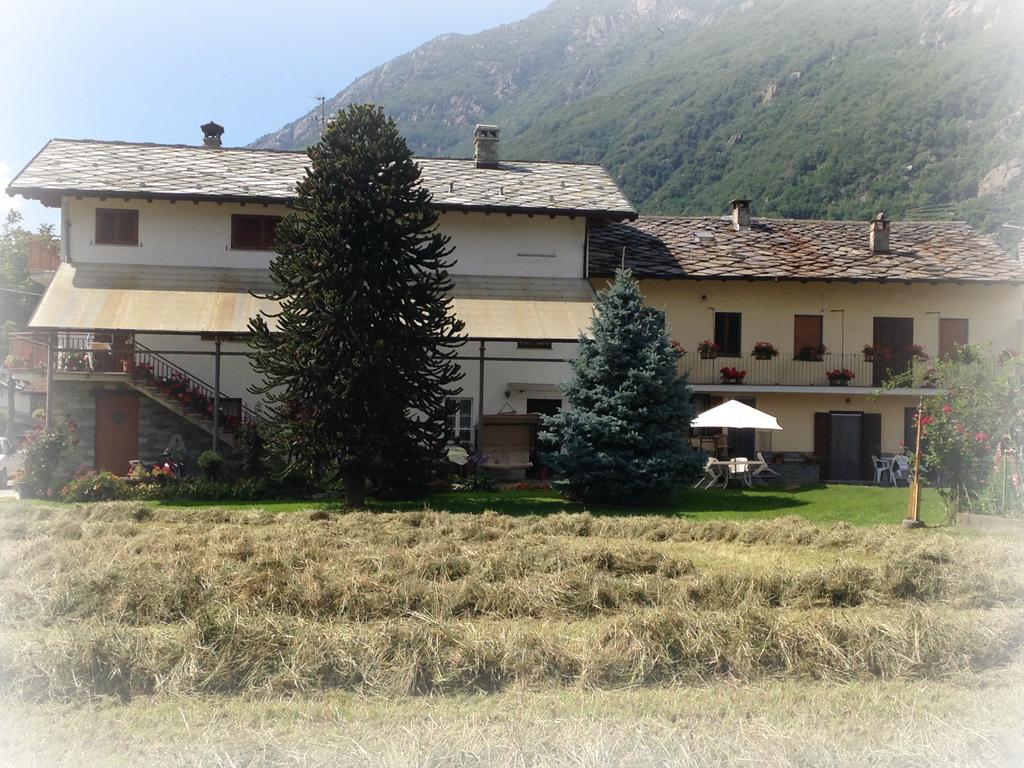Agriturismo La Grange Пон-Сен-Мартен Екстер'єр фото