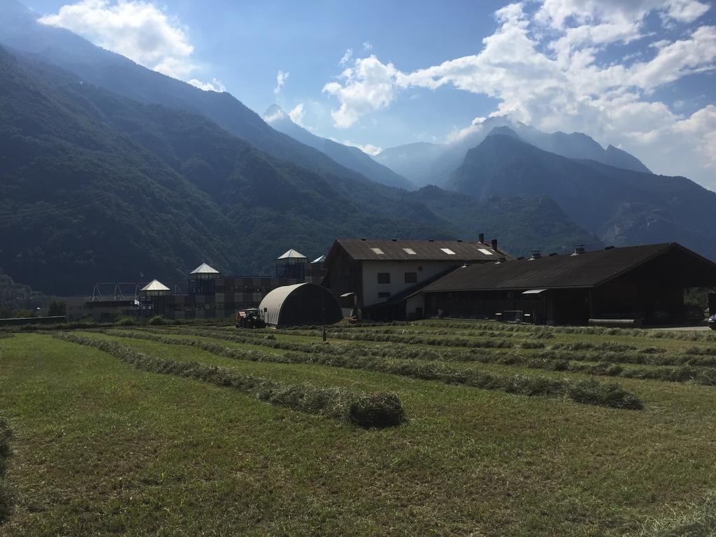 Agriturismo La Grange Пон-Сен-Мартен Екстер'єр фото